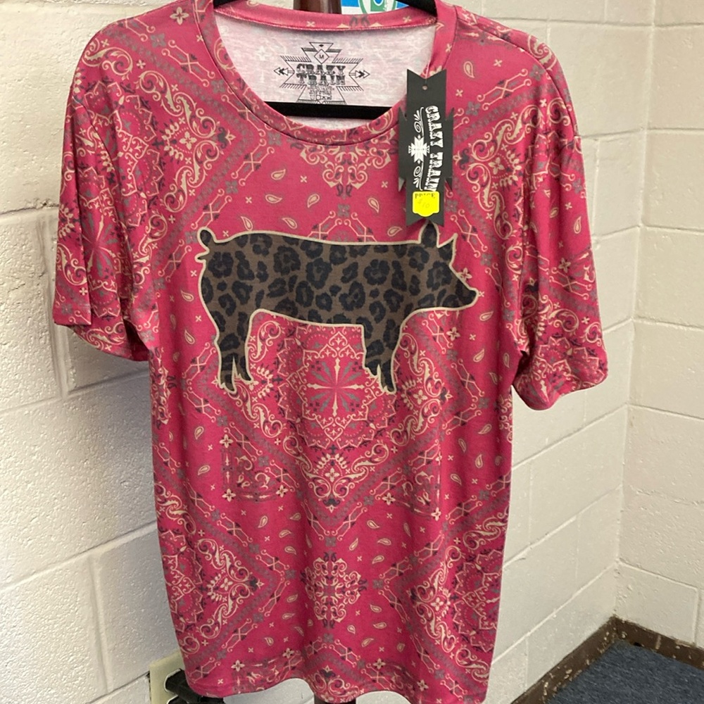 Pink bandanna print shirt w leopard print pig design